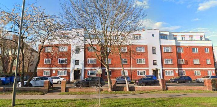 2 Bedroom Flat To Rent In Hale Lane, Mill Hill, NW7