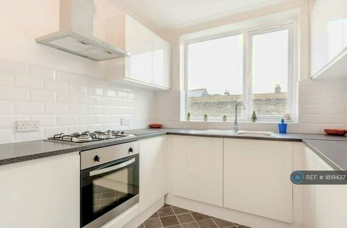3 Bedroom Maisonette To Rent In Oyster Mews, London, E7