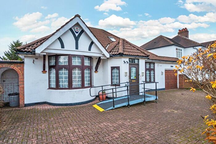 3 Bedroom Bungalow For Sale In Park Avenue, West Wickham, BR4