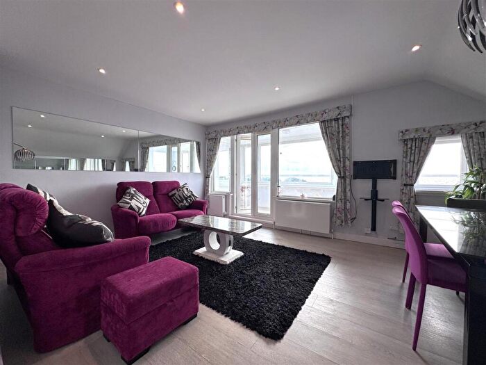 2 Bedroom Flat To Rent In Marine Parade East, Lee-On-The-Solent, PO13