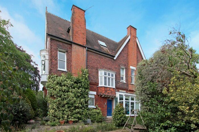 2 Bedroom Flat To Rent In The Grange, London, SW19