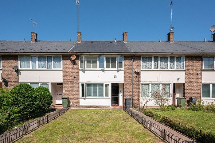 4 Bedroom Detached House For Sale In Clarence Crescent, Clapham Park, London, SW4
