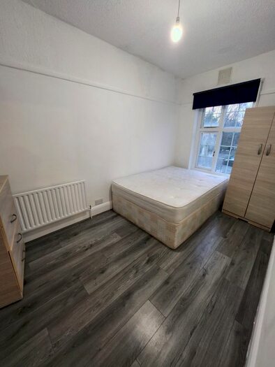 4 Bedroom Flat To Rent In Wick Road, London, E9