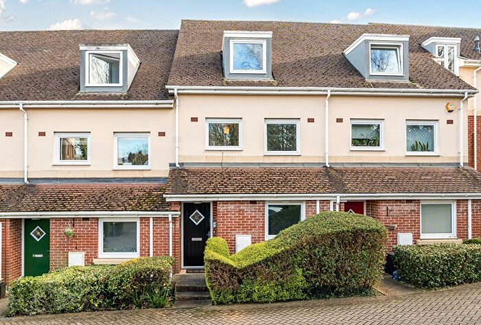 2 Bedroom Maisonette For Sale In Addison Road, Tunbridge Wells, Kent, TN2