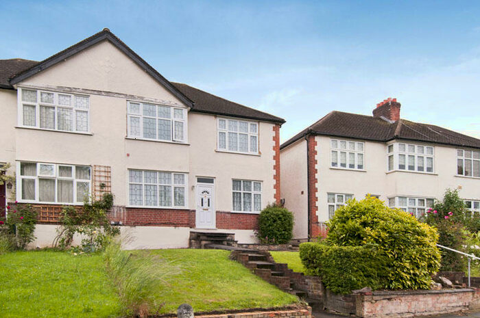 2 Bedroom Ground Maisonette To Rent In Nestor Avenue, London, N21