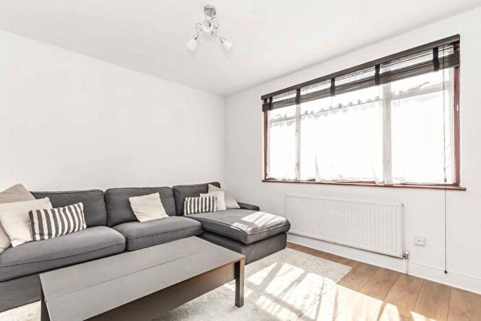 2 Bedroom Flat To Rent In Church Road, London, W3