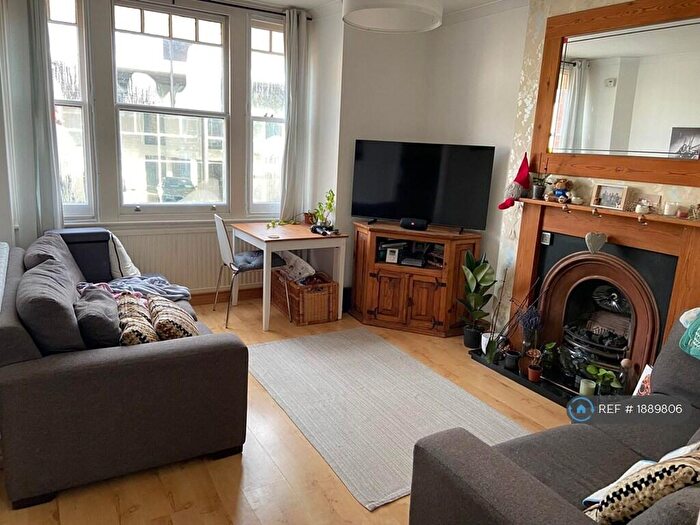 2 Bedroom Flat To Rent In Wickham Road, Beckenham, BR3