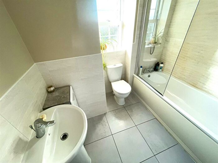 4 Bedroom Detached House For Sale In Canon Price Road, Barford, Warwick, CV35