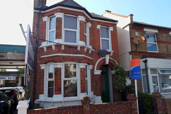 3 Bedroom Detached House To Rent In Bickersteth Road, Tooting, SW17