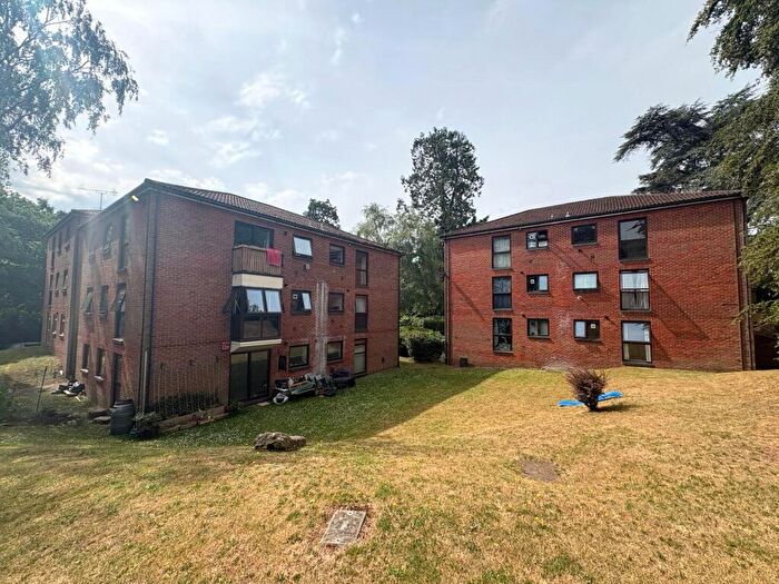 2 Bedroom Flat To Rent In Hillcrest, Upper Weybourne Lane, Farnham, Surrey, GU9
