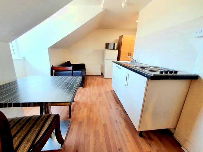 Studio To Rent In Brockley Road, London, SE4
