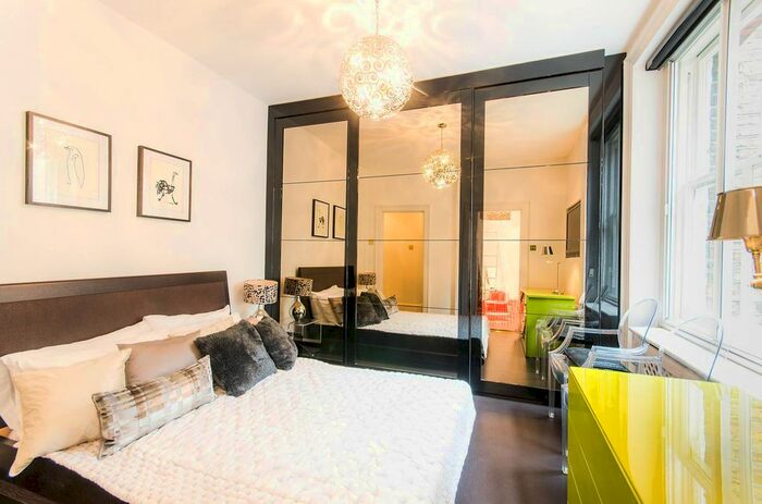 2 Bedroom Flat To Rent In Drayton Gardens, South Kensington, London, SW10