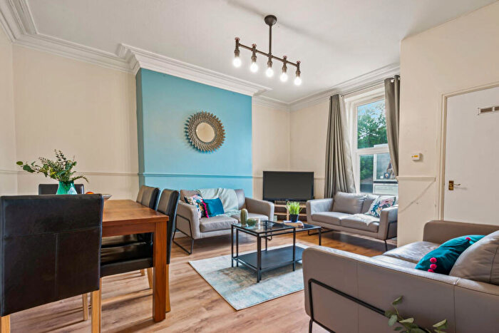 5 Bedroom House To Rent In Victoria Road, Leeds, LS6