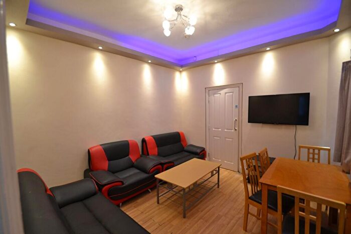 6 Bedroom House To Rent In Scarsdale Road, Manchester, M14