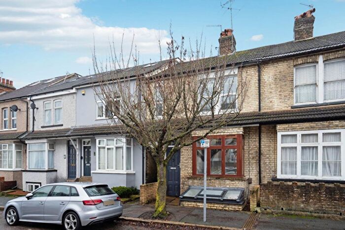 2 Bedroom Flat For Sale In Gladstone Road, Watford, WD17