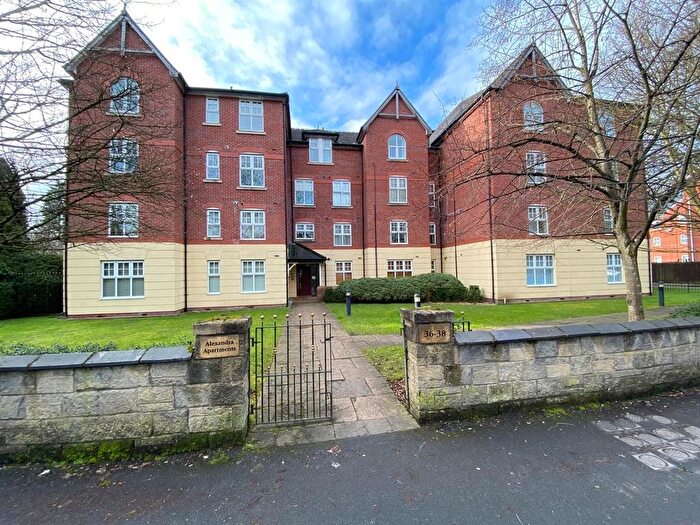 2 Bedroom Flat To Rent In Alexandra Apartments, - Alexandra Road South, Manchester, M16