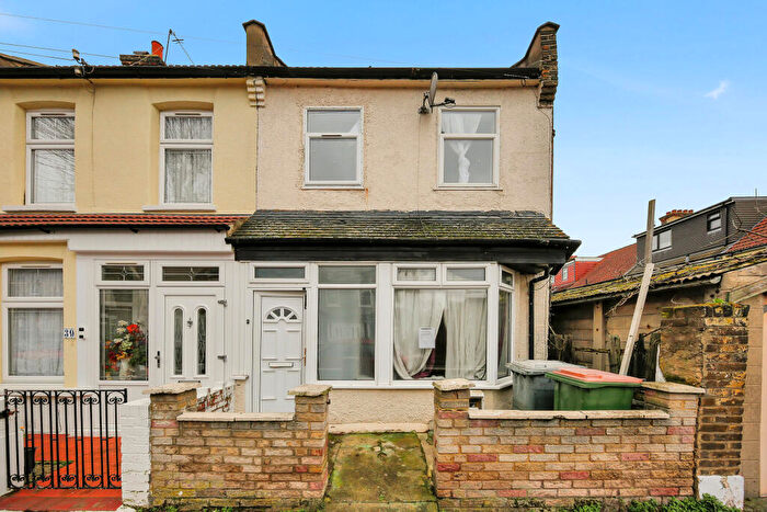 3 Bedroom End Of Terrace House For Sale In Becket Avenue, E6