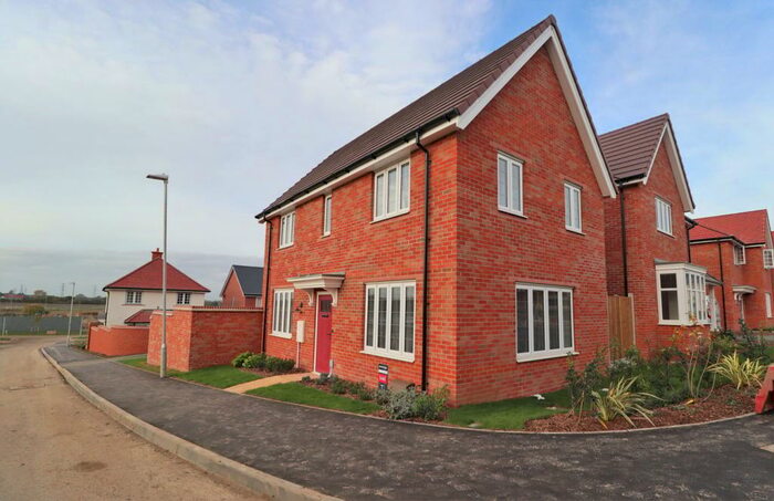 3 Bedroom Detached House To Rent In Heron Walk, Rayleigh, SS6