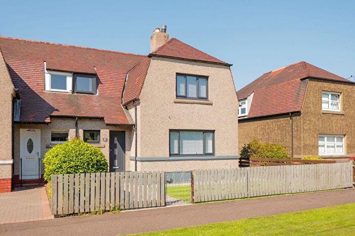 3 Bedroom Semi-Detached House For Sale In Queensferry Road, Rosyth, KY11