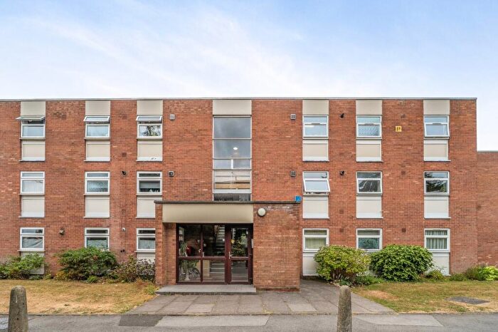 2 Bedroom Flat For Sale In Touchwood Hall Close, Solihull, West Midlands, B91