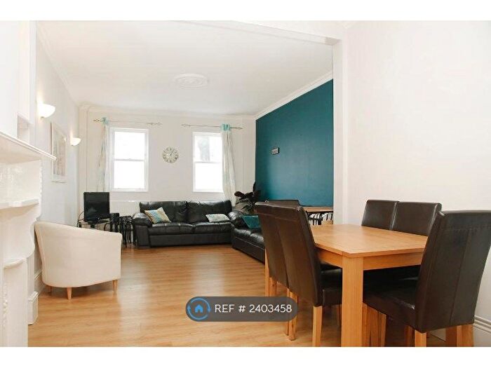 1 Bedroom Flat To Rent In Boutflower Road, London, SW11