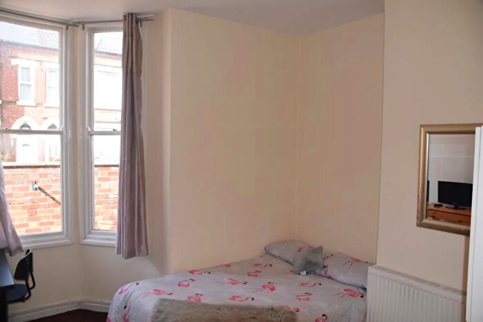 2 Bedroom Flat To Rent In B Burford Road, Nottingham, NG7