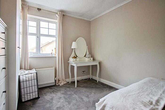 1 Bedroom Cluster House For Sale In Merlin Close, Morley, Leeds, LS27
