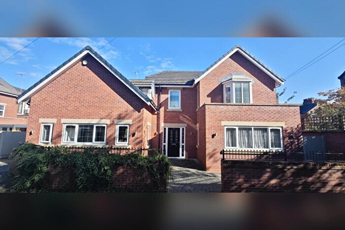 3 Bedroom Detached House For Sale In Brooklands Crescent, Sale, M33