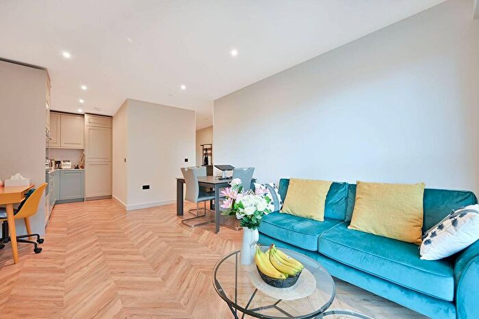2 Bedroom Flat For Sale In The Royal Exchange, Kingston, Kingston Upon Thames, KT1