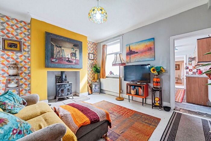 3 Bedroom Terraced House For Sale In Kelham Road, Newark, NG24