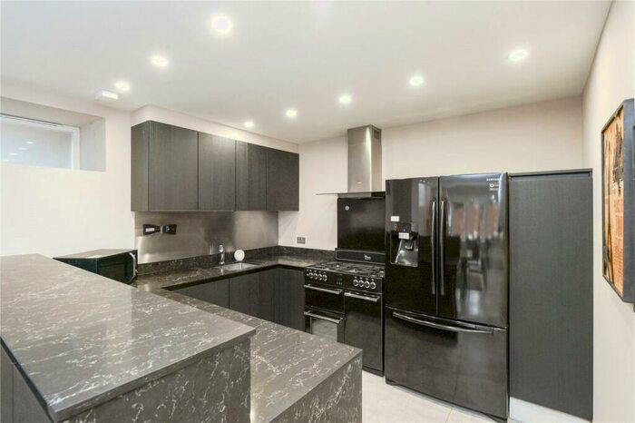 2 Bedroom Apartment To Rent In Lyndhurst Road, London, NW3