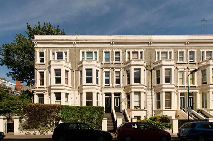 3 Bedroom Flat To Rent In Winchester Road, Swiss Cottage, London, NW3