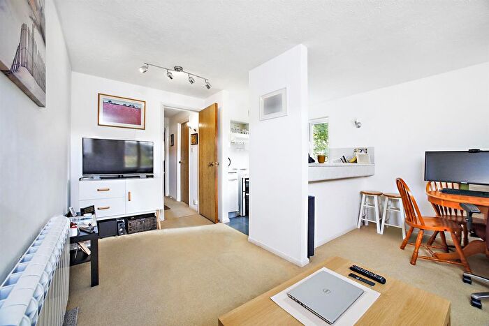 1 Bedroom Flat To Rent In Henley Drive, London, SE1