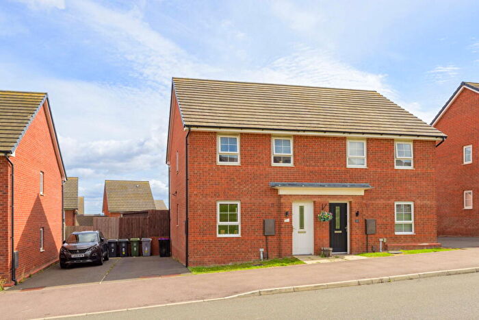 3 Bedroom Semi-Detached House For Sale In Helmsley Road In Grantham, NG31