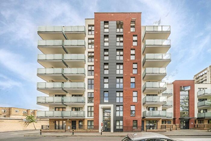2 Bedroom Flat To Rent In Robsart Street, Stockwell, SW9