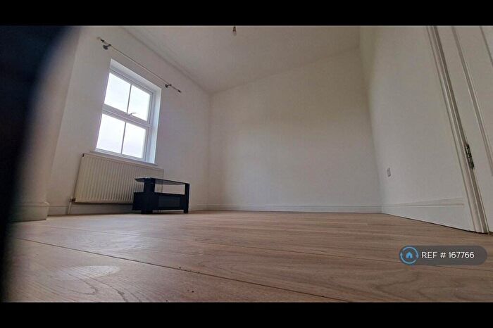 2 Bedroom Flat To Rent In Bedroom, Windsor, SL4