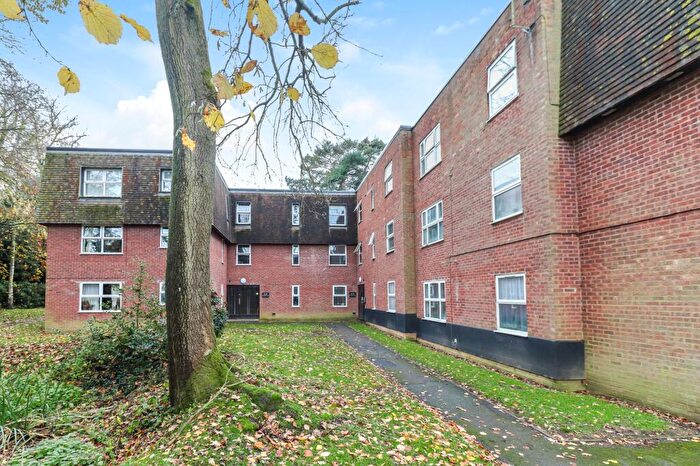 1 Bedroom Flat To Rent In Windsor Close, Bovingdon, HP3