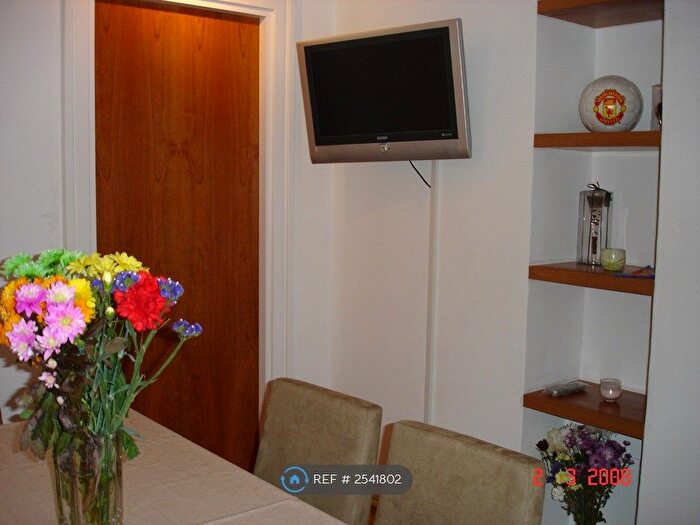 3 Bedroom Flat To Rent In Blick House, London, SE16