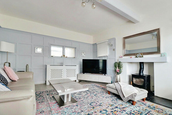 4 Bedroom Semi-Detached House To Rent In Blenheim Crescent, Leigh-on-sea, SS9