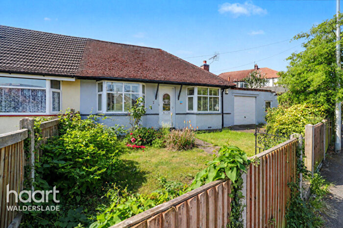 2 Bedroom Semi-Detached Bungalow For Sale In Bradfields Avenue, Chatham, ME5