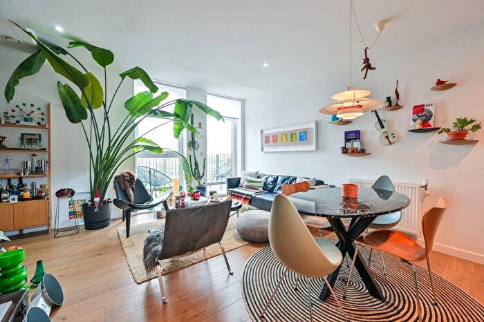 2 Bedroom Flat For Sale In Amelia Street, Elephant And Castle, London, SE17