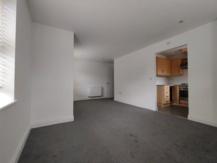 2 Bedroom Flat To Rent In Creed Way, West Bromwich, B70