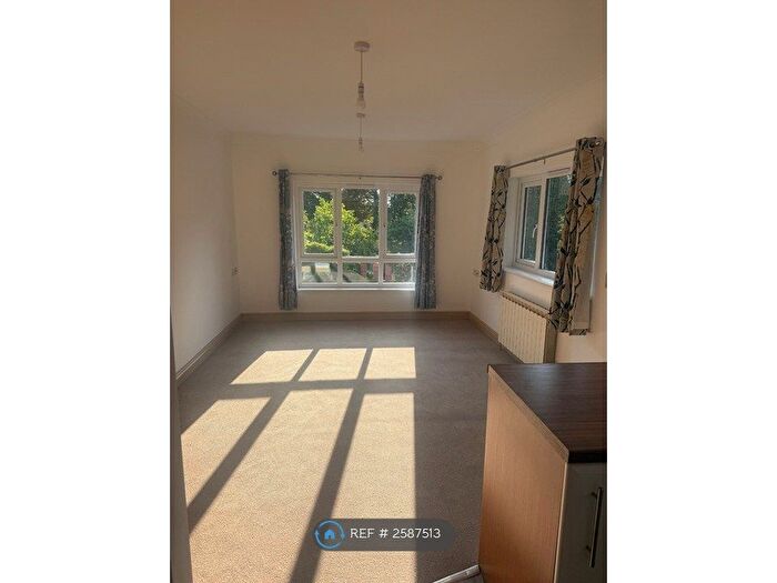 2 Bedroom Flat To Rent In Beaufort Court, Burnham-On-Sea, TA8