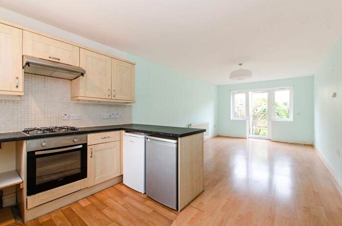 2 Bedroom Flat For Sale In Taffy's How, Mitcham, CR4