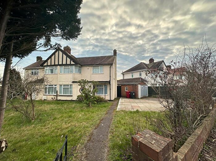 3 Bedroom Semi Detached House To Rent In Slough, Berkshire, SL1