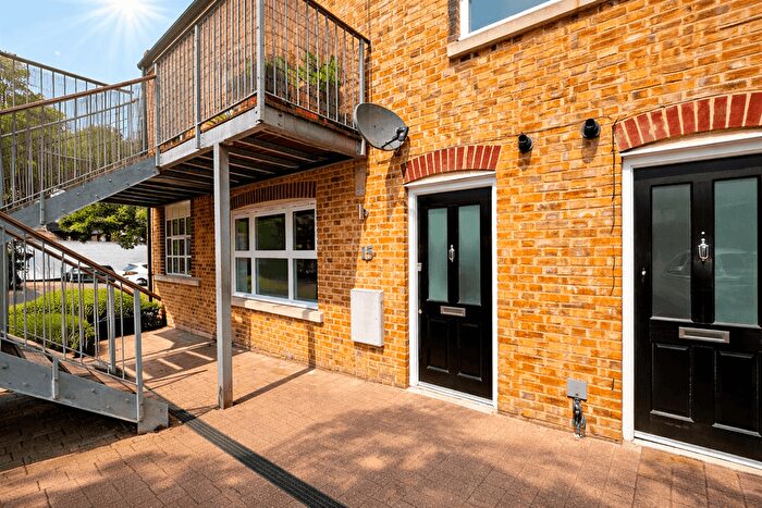 2 Bedroom Flat To Rent In Devon Mews, Anchor Street, Chelmsford, Essex, CM2