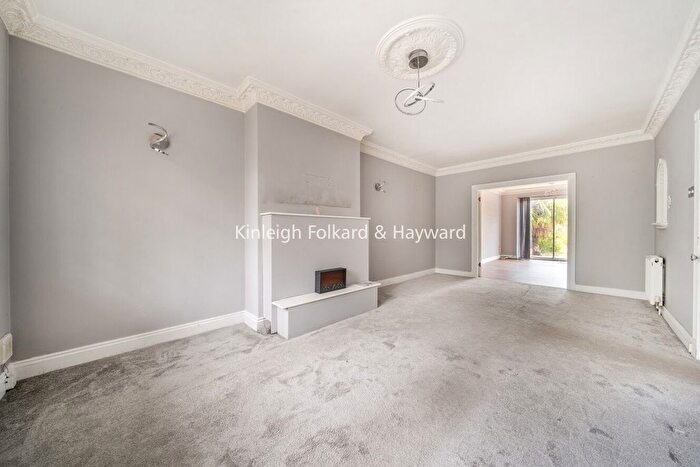 4 Bedroom Detached House To Rent In Fairoak Drive, Eltham, London, SE9