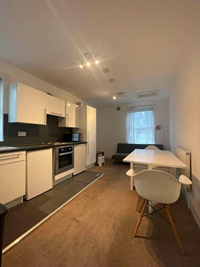 2 Bedroom Flat To Rent In High Road Leytonstone, London, E11