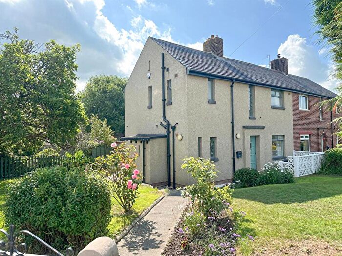 3 Bedroom Semi-Detached House For Sale In Gloucester Avenue, Silsden, BD20