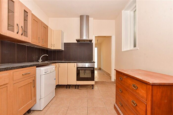 4 Bedroom Town House For Sale In Queens Gardens, Dover, Kent, CT17